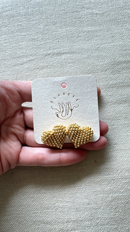Aretes corazón dorado