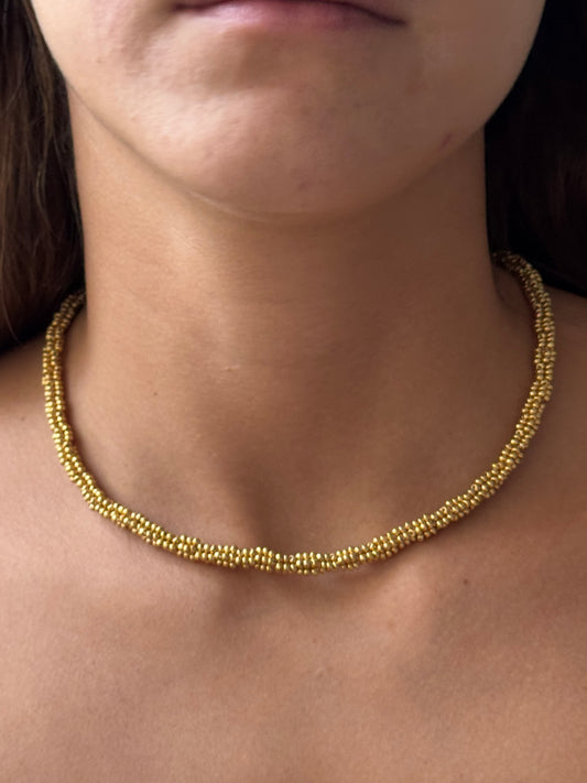 Collar grabado dorado