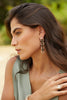 Aretes entrelazados tejidos largos verde oscuro plata